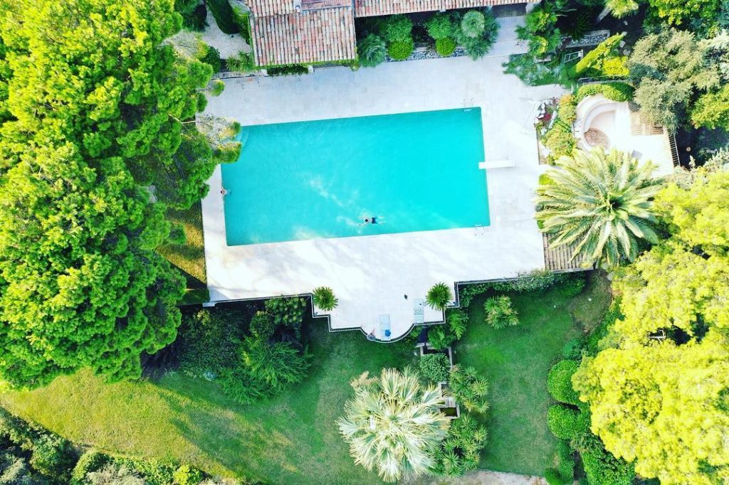 This colour #instapic #france #cotedeazur #vence #instatraveller #instatravel #traveladdict #travelgirl #throughtheworld #travelwithme #polishgirl #addictedtopassion&hellip;