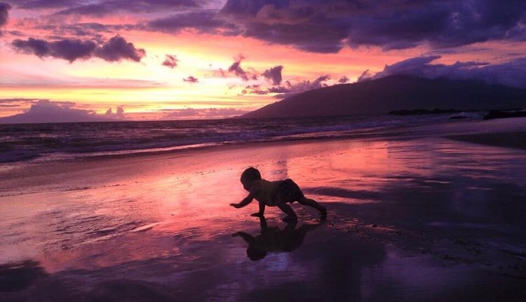 Hope your Sunday is as magical as this Hawaiian view! Read about @babies_abroad favorite&hellip;