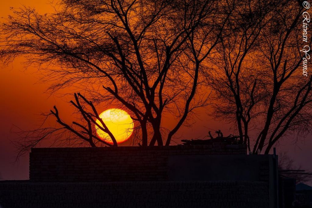 Sunset #sunset #sunsets #sunset_pics #southpunjab #punjab #pakistan #pakistan_pics #travel #travelblogger #travelphotography #travelholic #travelguide #travelling&hellip;