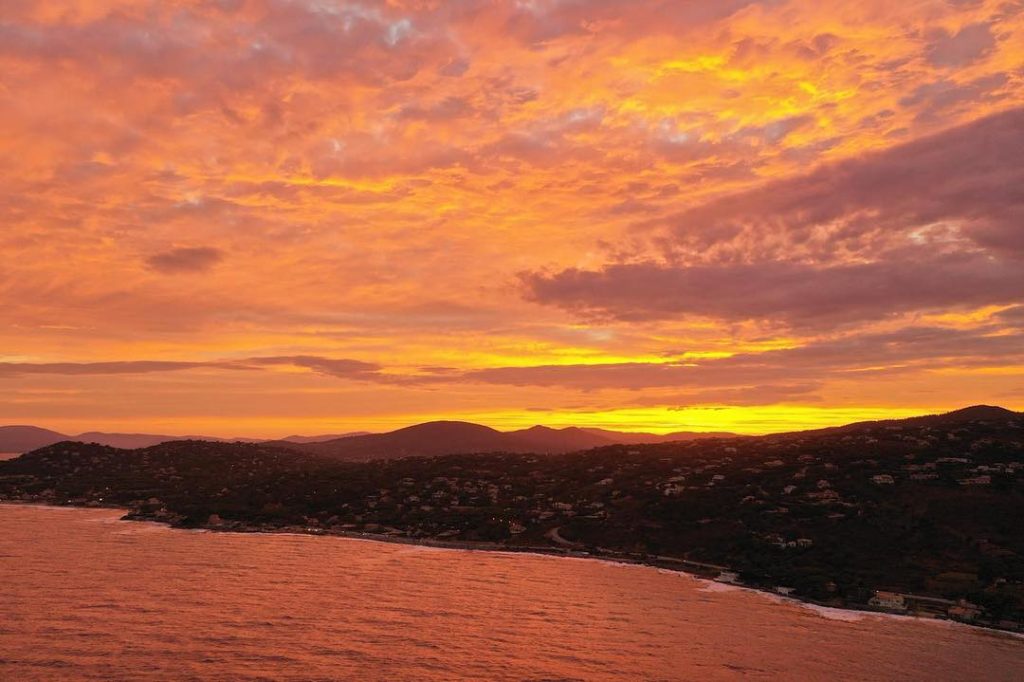 Most amazing sunset I have ever seen #instapic #france #cotedeazur #lesissambres #instatraveller #instatravel #traveladdict&hellip;