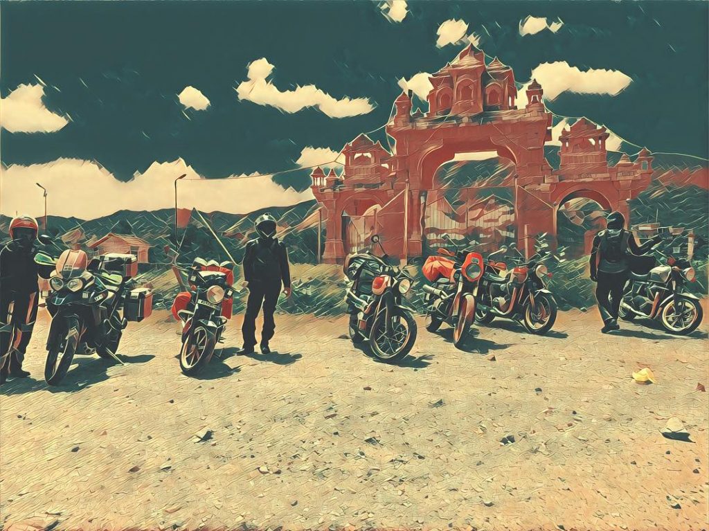 Band of bikers! #photography #prismaapp #prismafied #artwork #ridepics #travel #travelphotography #triumphmotorcycles #triumphindia #travelgram #travelphotographer&hellip;