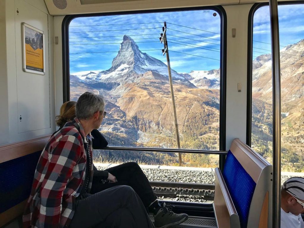 look through the #iphone #swissalps #matterhorn #zermatt #switzerland???????? #swiss #vacation #sky #nature #alps #mountains&hellip;