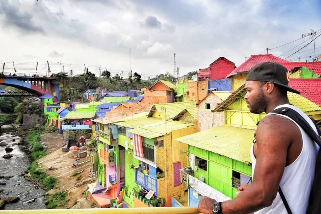 Indonesië???????? A walk through the rainbow village in Malang . . . . #Indonesië&hellip;