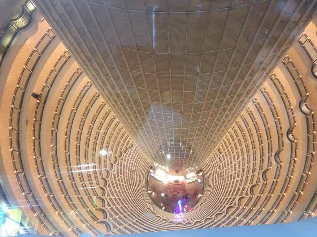 The Jin Mao Tower! 88 Floors, beautiful views of Shanghai! #iamtb #travelphotography #traveltheworld #bnesimppl&hellip;