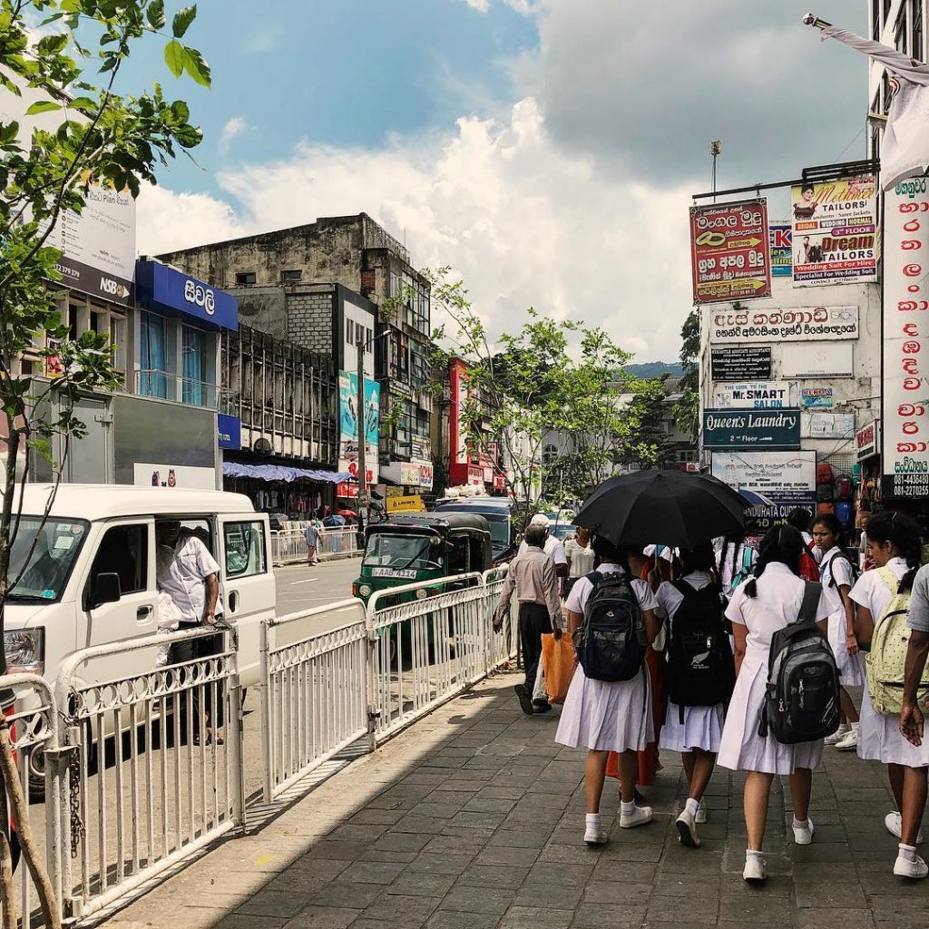 ???????? . . . . . . . . . #srilanka #kandy #city #student&hellip;