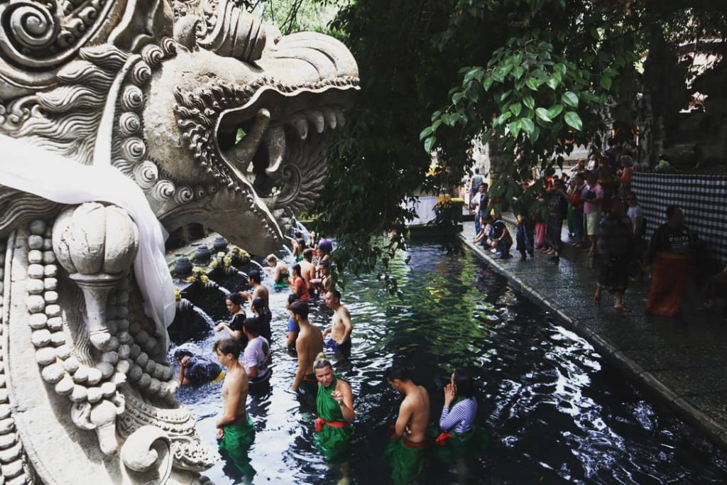 The Holy Water Ritual . . . . #culture #travel #travelbug #qoutes #igphotography #instagramphoto&hellip;