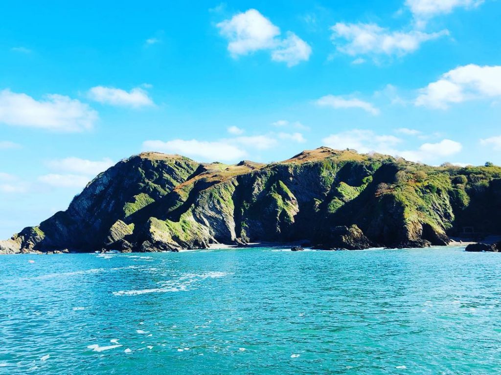 Absolutely stunning cliffs #instapic #ilfracombe #uk #devon #instatraveller #instatravel #traveladdict #travelgirl #throughtheworld #travelwithme #polishgirl&hellip;