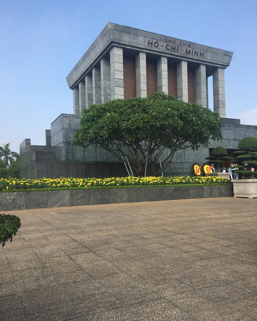 Hanoi ~ #newpost #asia #vietnam #hanoi #hochiminmausoleum #thanglongcitadel #trainstreet #rosiontour #reisenfuerweltentdecker #starttheadventure #backpackers #weltreise&hellip;