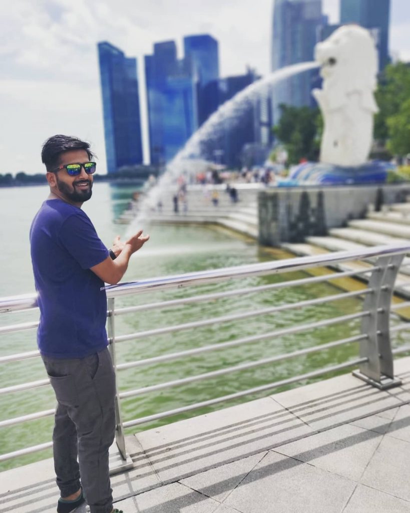 At merlion park #merlionpark #merlionstatue #merlionlion #singapore???????? #singaporetraveldiaries #singaporetrip #travelingyogi #traveldiaries #traveler #travellife #travelbook…