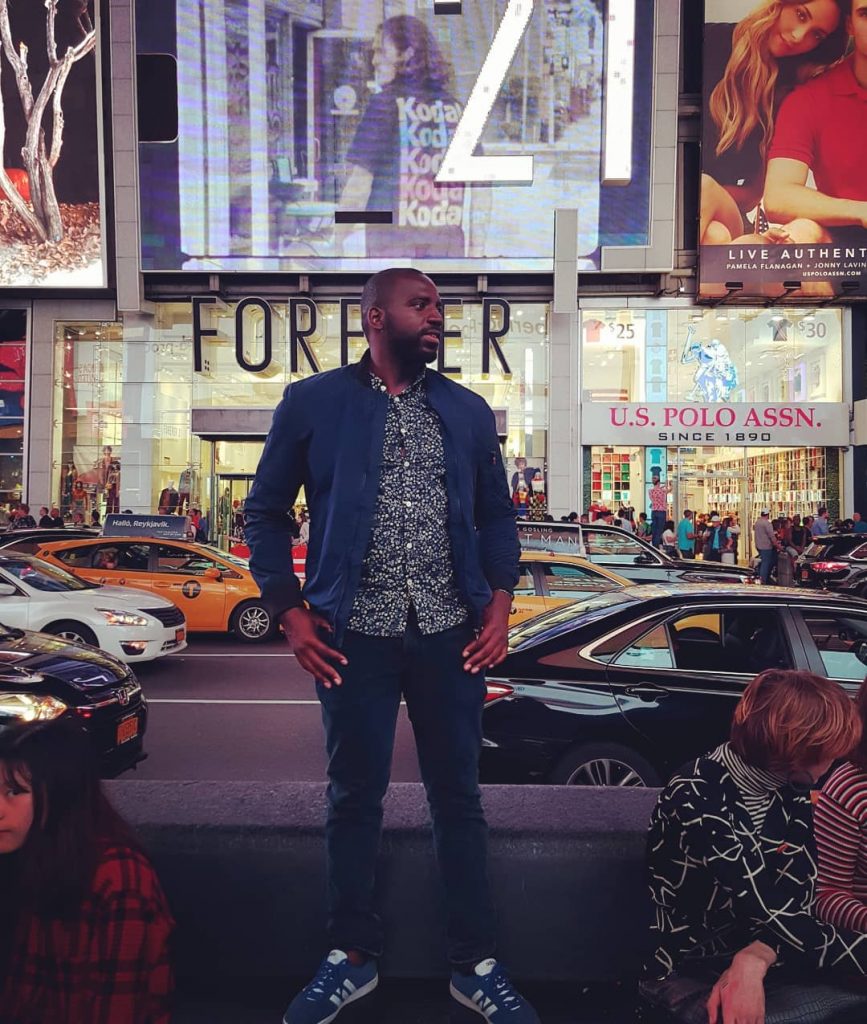 We gotta start makin’ changes @2pac #shooting #holidays #newyork #manhattan #photography #timesquare #night #blackman&hellip;