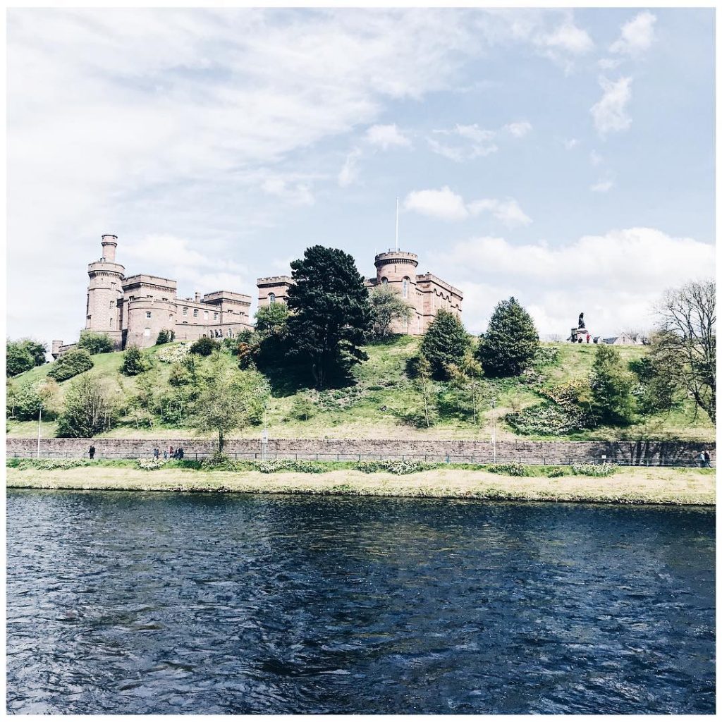 ˢᶜᴴᴼᵀᵀᴸᴬᴺᴰ⠀⠀ ↠⠀⠀⠀⠀⠀ ↠ ᴵᴺᵛᴱᴿᴺᴱˢˢ⠀⠀ .⠀⠀ .⠀⠀ Inverness castle 5 Pfund kostet der Aufstieg in&hellip;