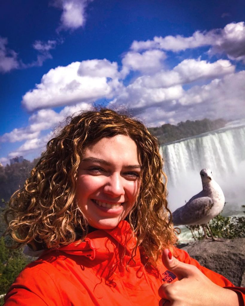 Всем отличного дня! Мы с моим пернатым другом передаём вам привет из Канады. Hi&hellip;