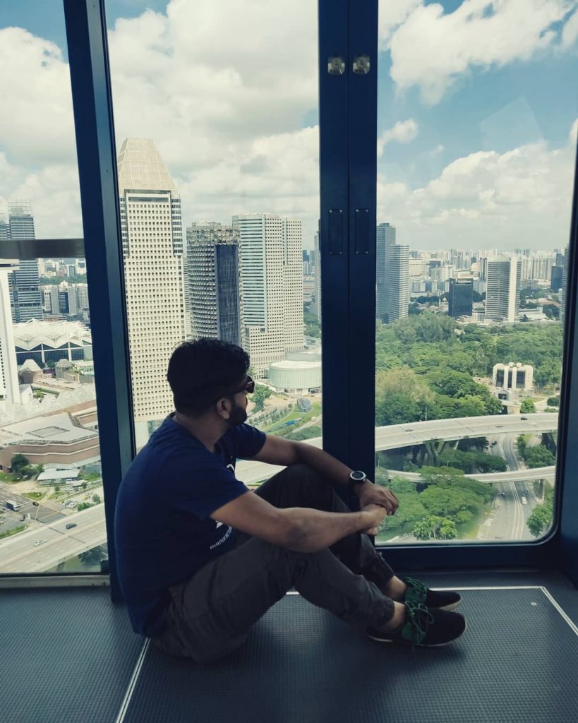 At Singapore flyer at 163metres above the sea level #singapore???????? #singaporetraveldiaries #singaporediaries️ #travelingyogi #traveldiaries…