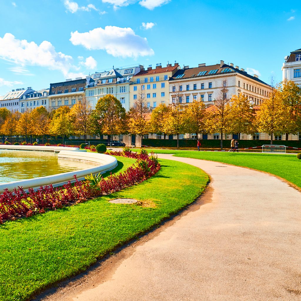 The colours of fall . . . . . #austria #bnesimppl #citytour #europetravel #europe_greatshots&hellip;
