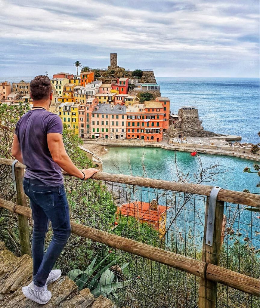 Vernazza le village qui nous a mis une claque visuelle,de bon matin , la vue du&hellip;