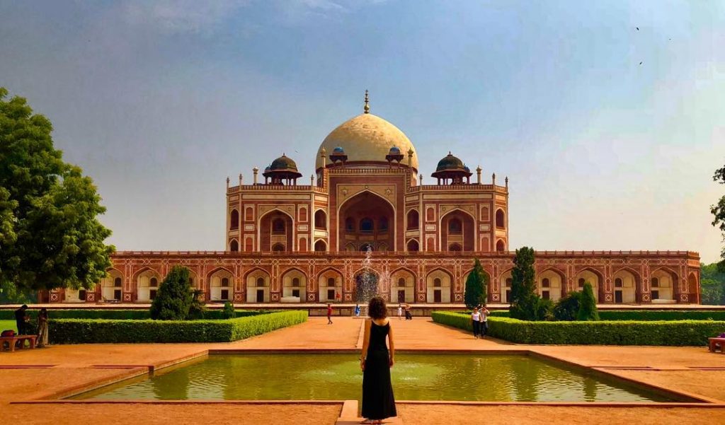 New a surprise! #iamtb #travel #travelrepost #bnesimppl #professionaltraveler #india #india???????? #travelgirl #newdelhi #newdelhiindia #humayunstomb…