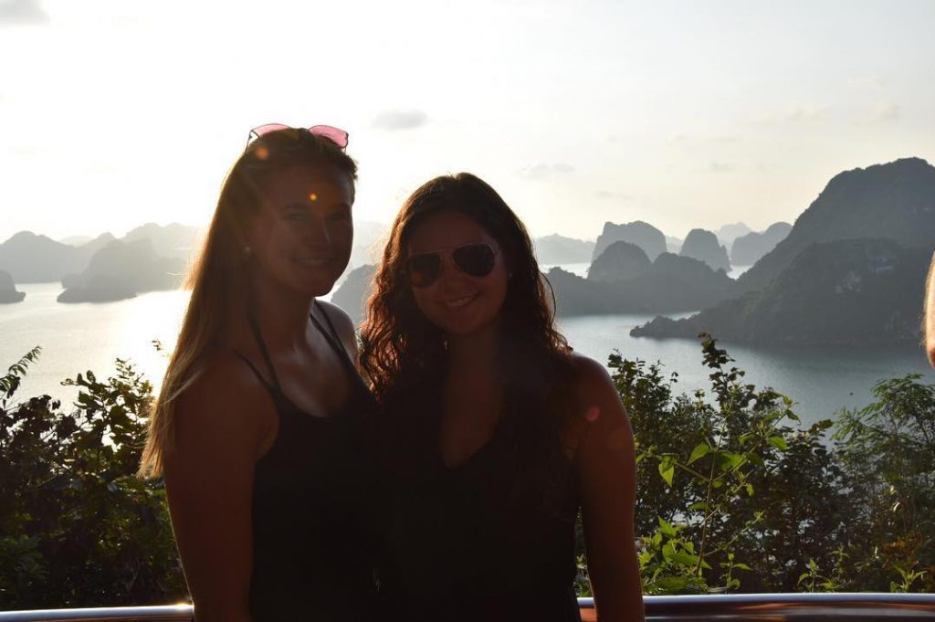 Halong Bay ~ #newpost #asia #vietnam #hanoi #halongbay #rosiontour #reisenfuerweltentdecker #starttheadventure #backpackers #weltreise #oncearoundtheworld&hellip;