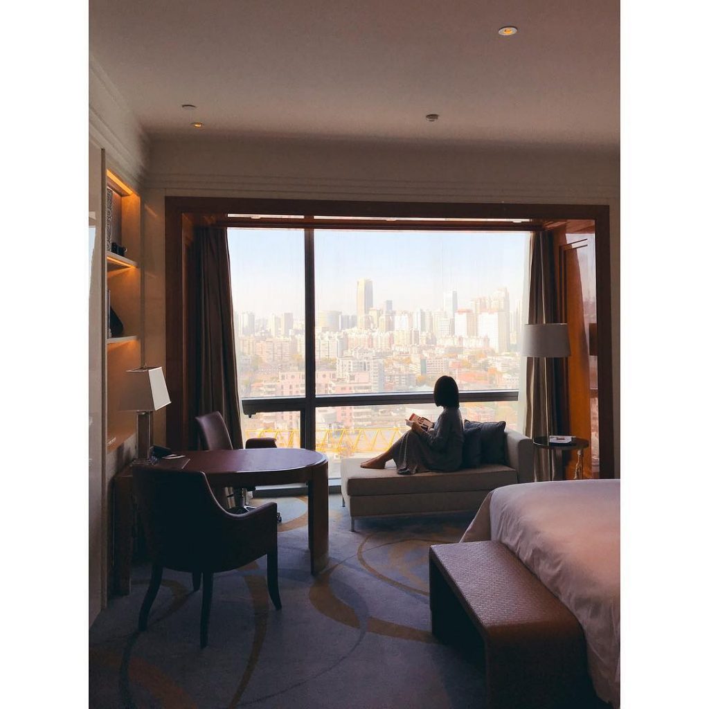 Everyone must take time to sit and watch the leaves turn in autumn #fourseasons&hellip;