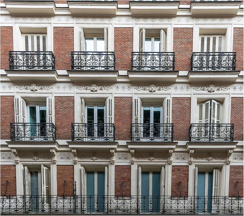Windows pattern, part 2 #madridspain #visitmadrid #lovemadrid #ilovemadrid #madridcityworld #madridseduce #topmadridphoto #ok_madrid #ig_madrid_city #ig_europe&hellip;