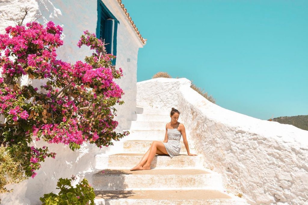 Who loves greek whites and blues? . . #folksouls #beautifuldestinations #mindfulness #contentcreator #portraitphotography #portraitgames&hellip;