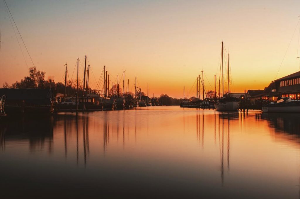 Sunrise . #möve #nordseeküste #nordsee #norddeutschland #stormy #stormyweather #beach #sea #nordseeküste #küstenkind #portrait #wind&hellip;