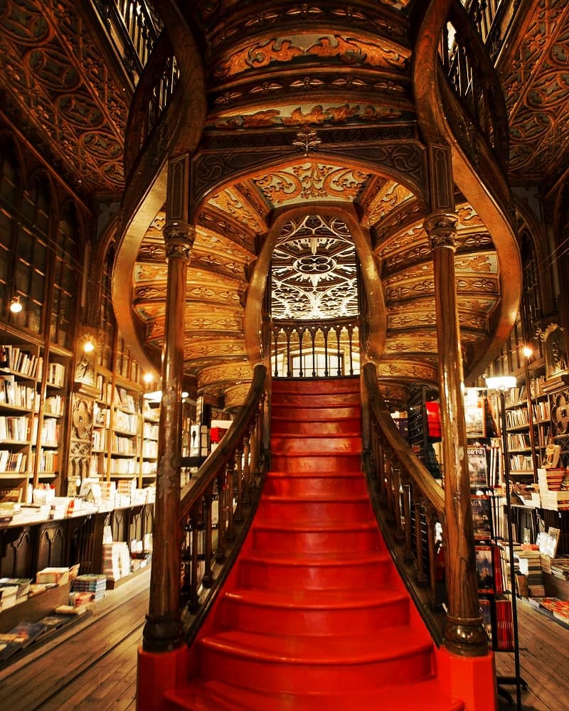#porto #oporto #portugal #portogallo #livraria #livrarialello #ladder #scala #wood #legno #lalivrariamaisbonitadomundo #harrypotter #harrypotterstyle #magic…