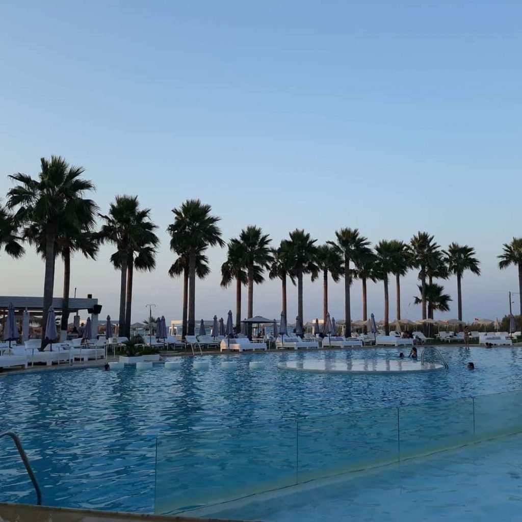 #pooltime #keeptraveling #travel #travelholic #greece #grecia #capture #seetheworld #explore #beachbar #palms #enjoy #life #feel&hellip;