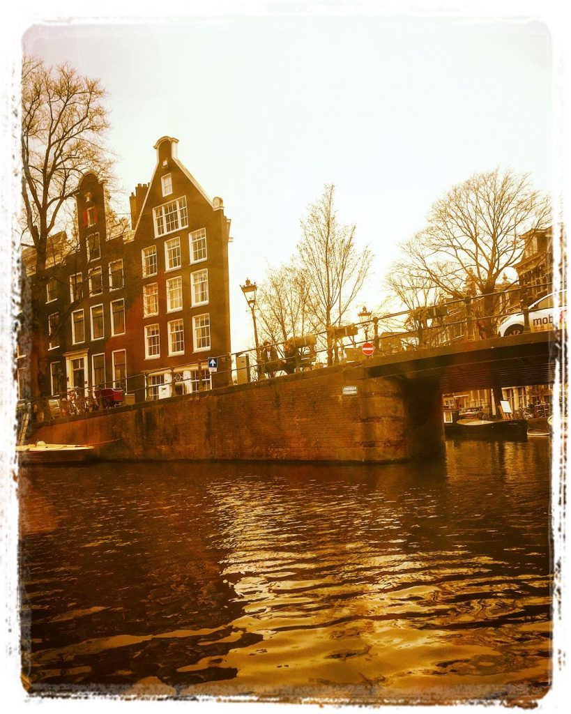 #yumesterdam #helloamsterdam #iamamsterdam #amsterdam #canals #amsterdamview #amsterdamcanals #holland #netherlands #city #travel #bestcitymoments #citiesofdreams #citylandscape…