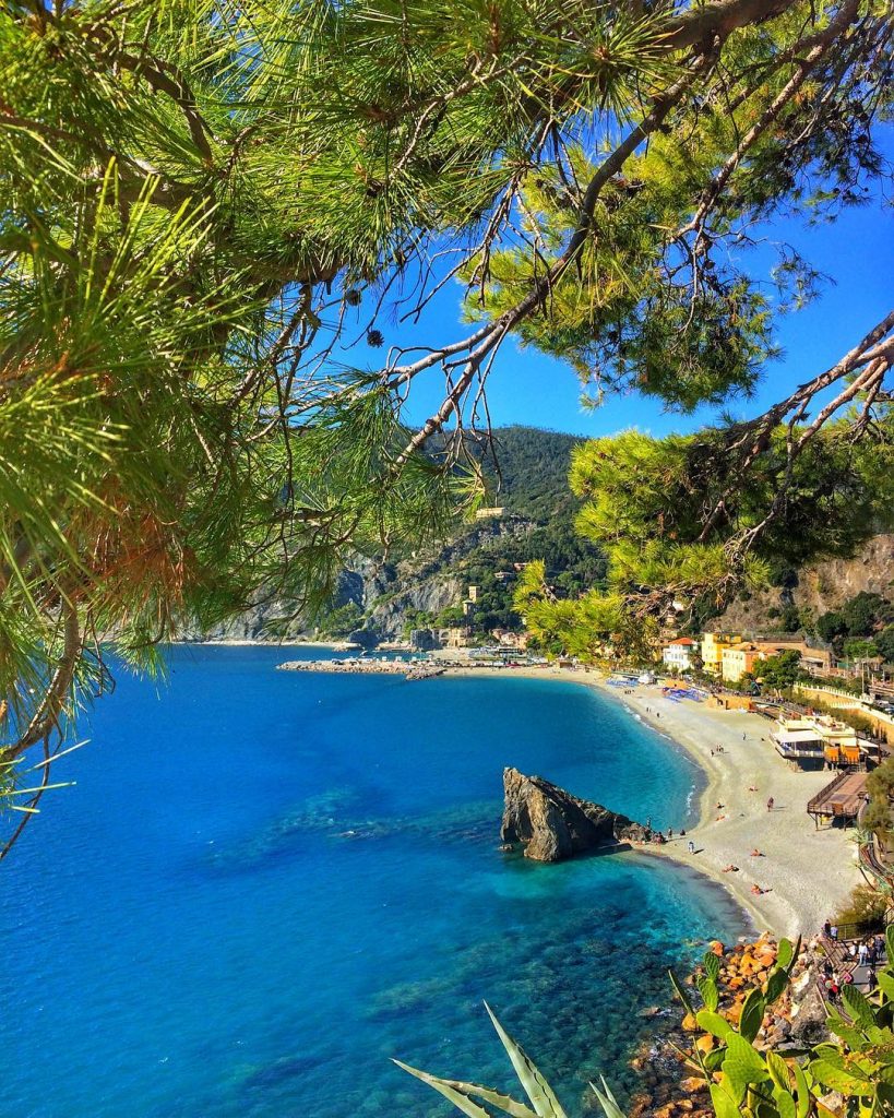 Этот цвет воды… ️ #monterosso #living_europe #living_hotels #livingthedream #traveling #travelgram #travellife #travelblogger #traveler #beautiful…