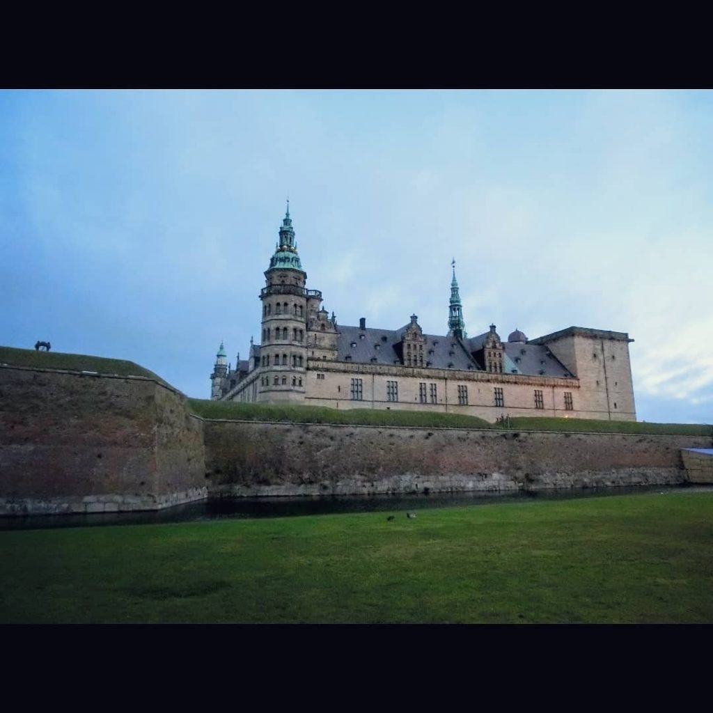 Flashback 2016: We watched the sunset over the castle on the #denmark ???????? #copenhagen&hellip;