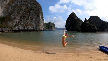 Ok c’est le paradis pour suivre notre aventure : #halongbay #beach #vietnam #travel #asiatrip…