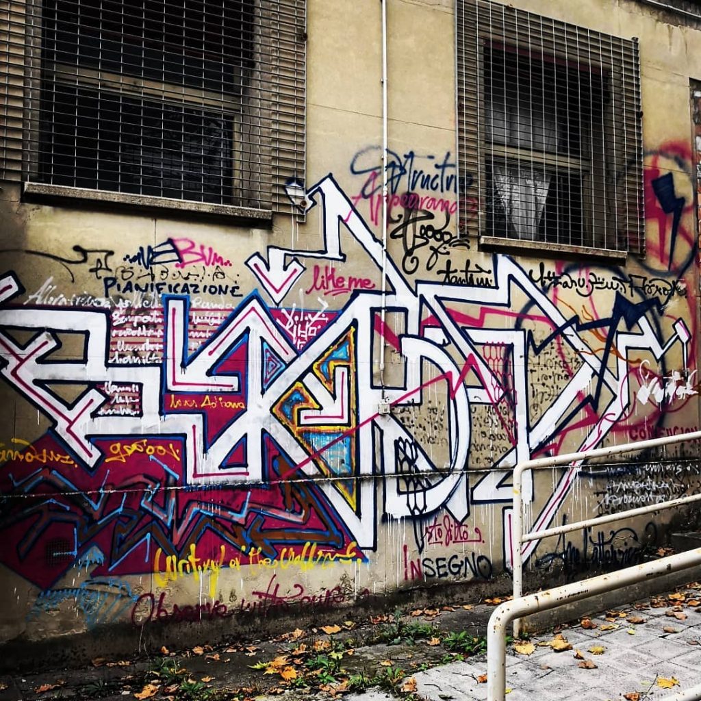 #scrittesuimuri #graffiti #street_art #jj_urbanart #jj_urbex_ #graffitiart #ig_streetart # #streetart #rsa_streetart #ig_graffiti #graffit #graffiti_art #street_art&hellip;