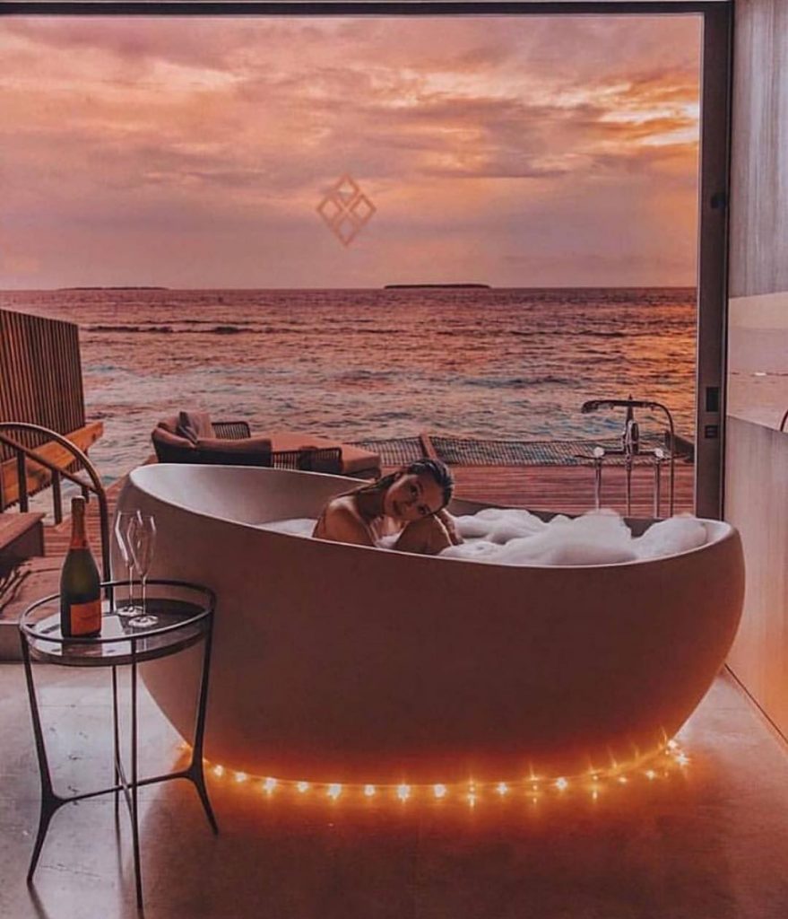 Sunset with @taramilktea ! #winntw