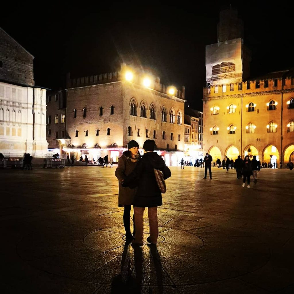 Madre e figlia. #bologna #bologna_city #bolognainside #succedesoloabologna #bolognawelcome #welcometobologna #volgobologna #bellabologna #igersbologna #igers_bologna #ig_bologna&hellip;