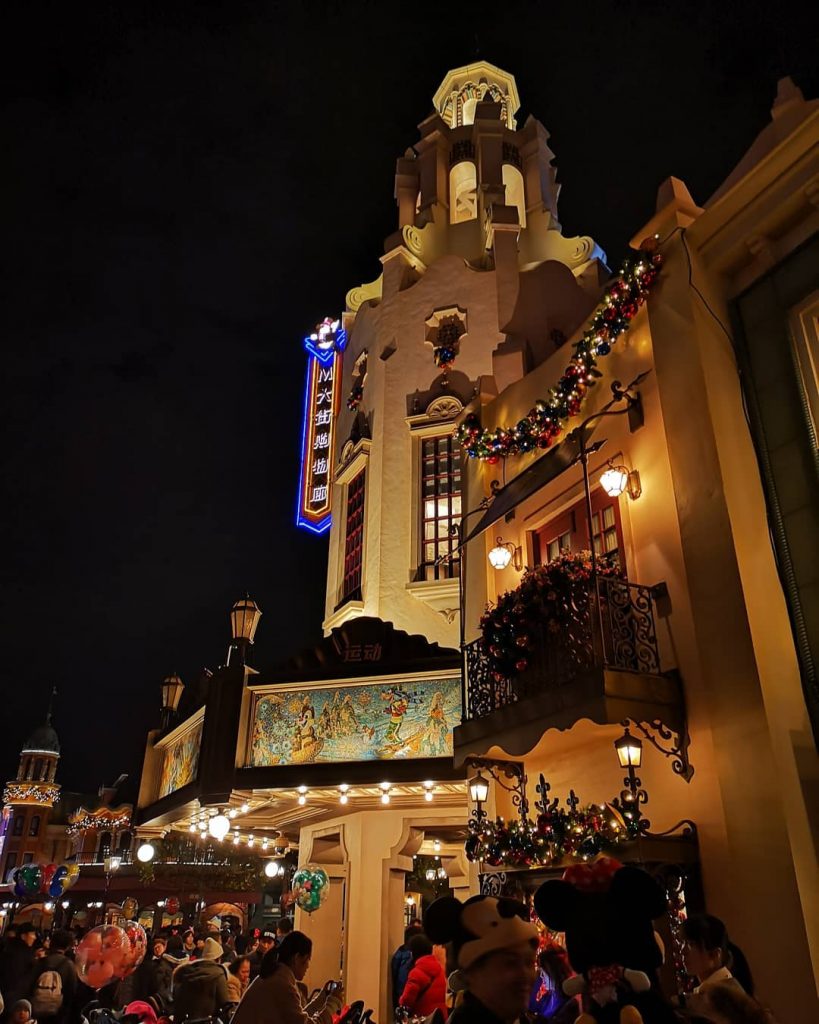 Night view of Disney Town . . . #travels #traveldiary #igtravels #journey #instatravel #instalike&hellip;