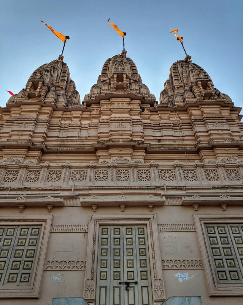 Every door has a story to tell #sriharimandir #porbandar #gujarat #mumbai_ig #maharashtratourism #traveller #naturelovers&hellip;