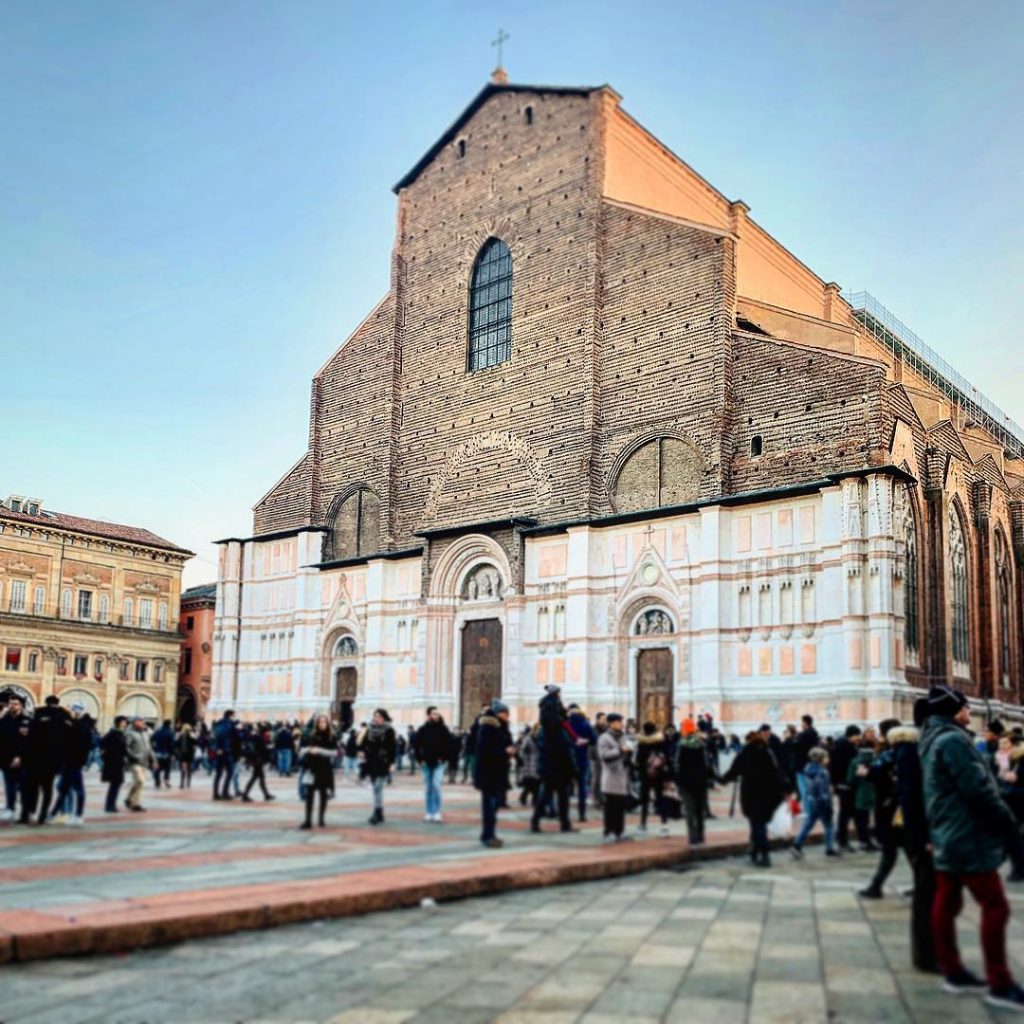 #bologna #centro #italy #basilica #bologna_city #travelphotography #travelblogger #bolognacentro #travelbug #ilbelpaese #travelgram #centrostorico #passportready #lovebologna&hellip;