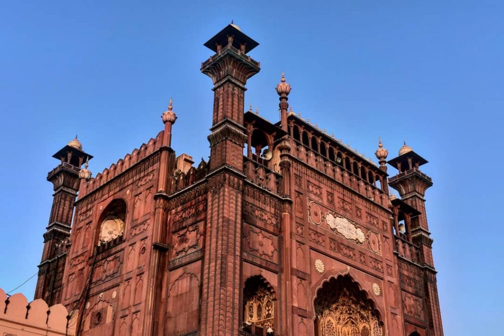 Sunday in clicks of Badshahi #lahore #badshahimasjid #masjid #lahoregram #lahoretravel #travelinggram #travelpakistan #travelblogger #lahorelahorehai&hellip;