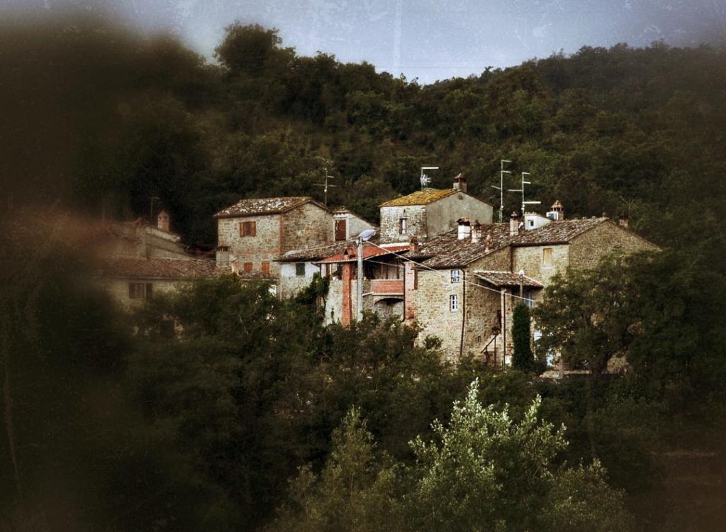 #fotoartistiche #bnesimppl #fotartplgz #pierluigizag Edited with: @carbonblackandwhite _ #landscape #amazing #view #trip #tree #sky&hellip;