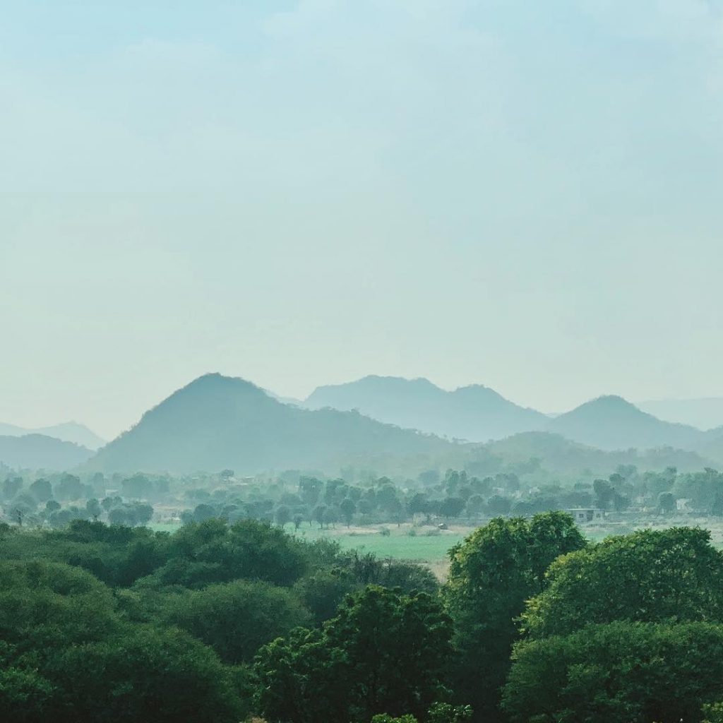 #aravalihills #rajasthan #jaipur #instapic #travelgram #instagram #mountainrange #india #travel #travelgram #bnesimppl