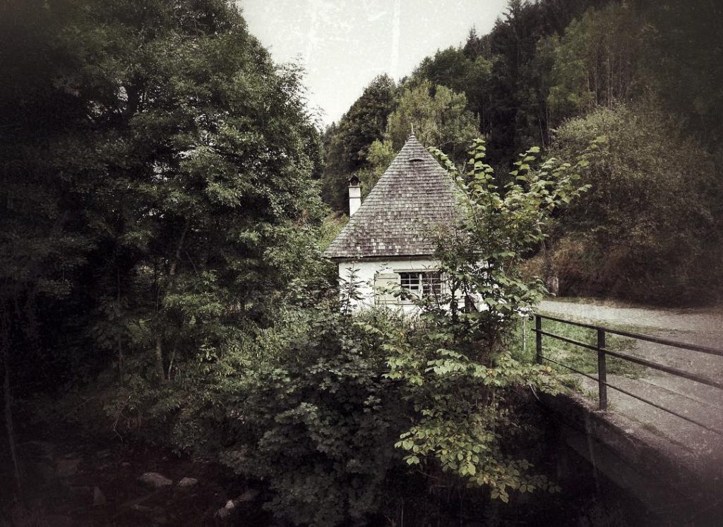 #fotoartistiche #bnesimppl #fotartplgz #pierluigizag Edited with: @carbonblackandwhite _ #landscape #amazing #view #trip #tree #sky&hellip;