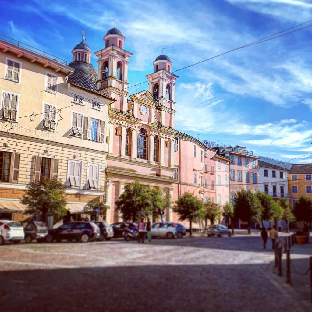 #vareseligure #liguria #italy #borghi #travelphotography #travelblogger #borghiliguri #travelbug #ilbelpaese #travelgram #centrostorico #passportready #italy_photolovers #italy????????&hellip;