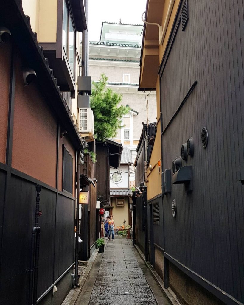 The hidden streets of #Gion. . #Kyoto #Kansai #Japan #travel #travelgram #instatravel #wanderlust #visitjapanjp&hellip;