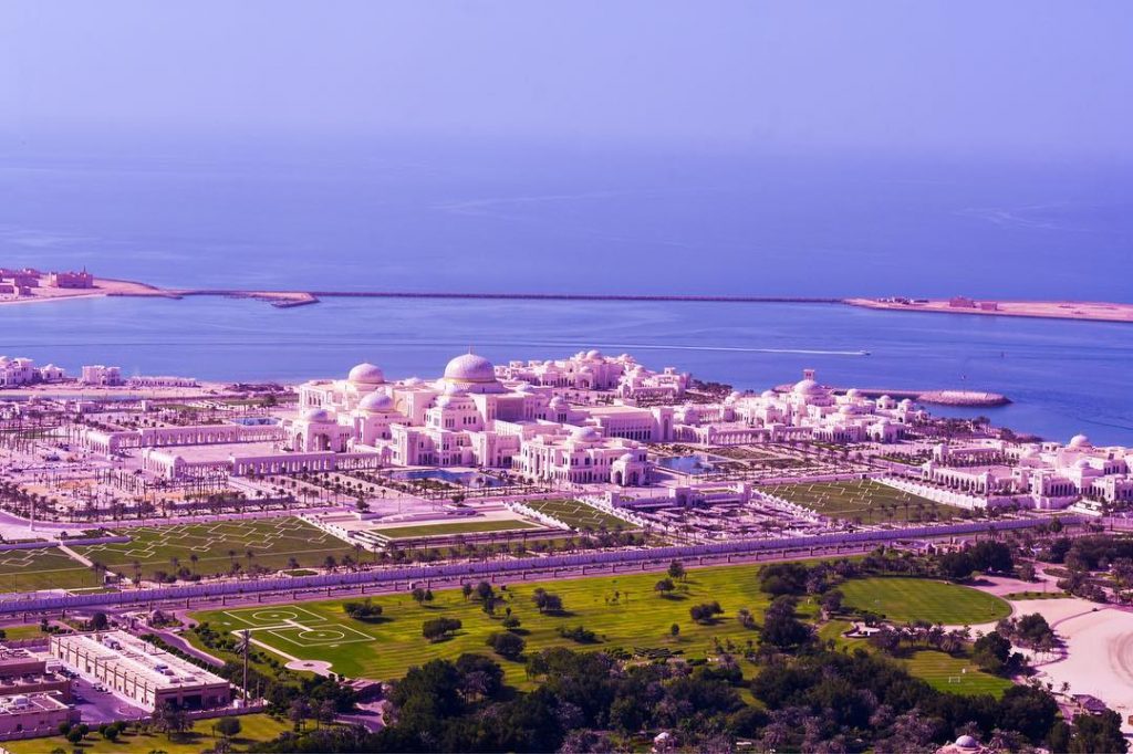 Lush ~ #abudhabi #uae #makemoments #landscape #landscape_love #landscape_lover #cityscape #skyscape #bluesky #blue #travel #travelphotography&hellip;