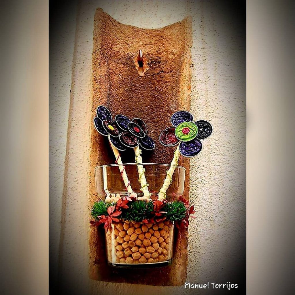 Tan simple como una teja, garbanzos, cápsulas de café aplanadas, botones y poco más.&hellip;