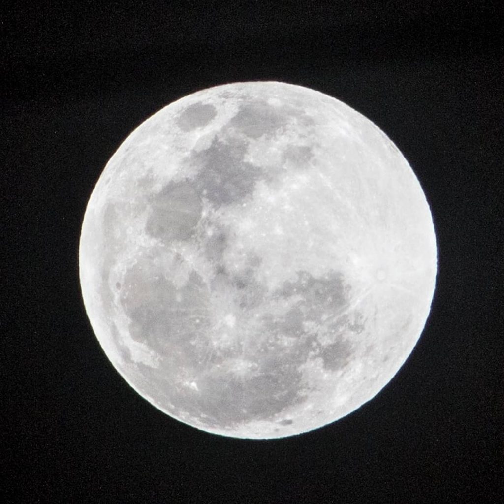 Creo que estalló el sensor pero lo intenté #luna #explore #eclipse #instagood #instaday #instafine&hellip;