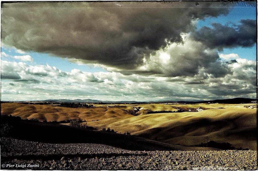 #fotoartistiche #bnesimppl #fotartplgz #pierluigizag Edited with: @carbonblackandwhite _ #landscape #amazing #view #trip #tree #sky&hellip;