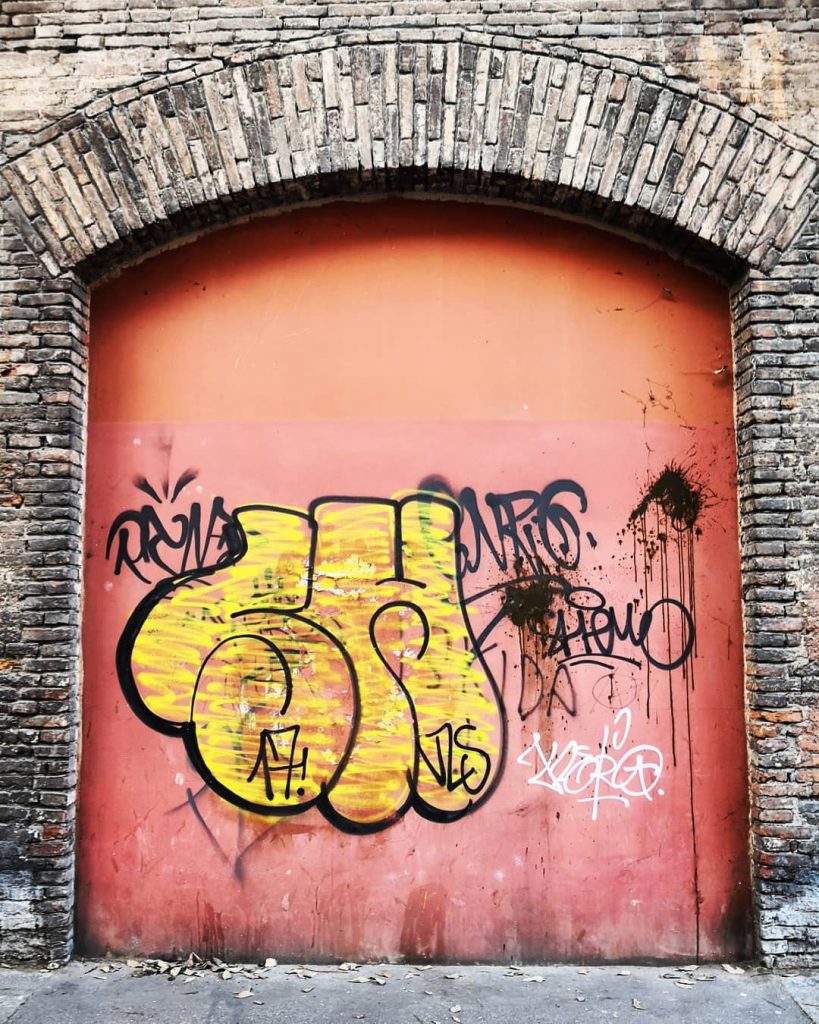 #scrittesuimuri #graffiti #street_art #jj_urbanart #jj_urbex_ #graffitiart #ig_streetart # #streetart #rsa_streetart #ig_graffiti #graffit #graffiti_art #street_art…