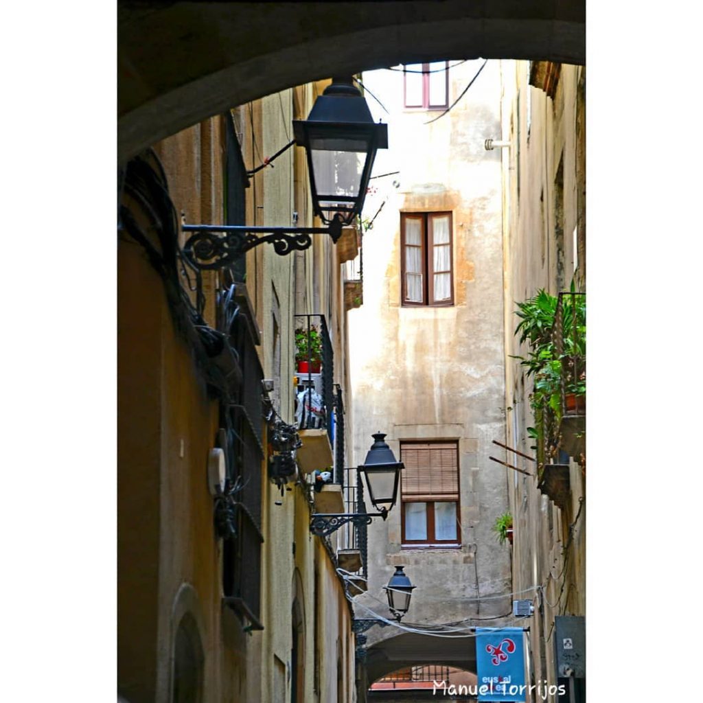 Rincones de Barcelona. . #barcelonafoto #bcn #fotourbana #barceloneando #city_barcelona #barcelonacity #barcellona #barcelona_imatges #amobarcelona #barcelonamola&hellip;