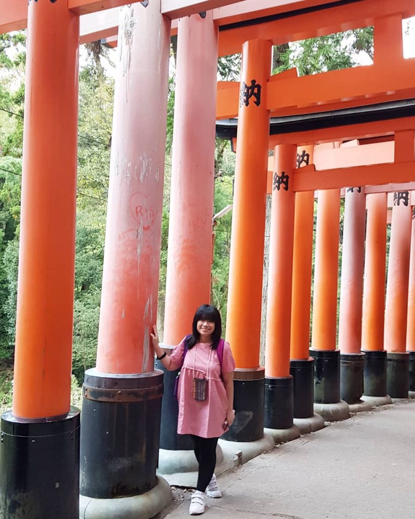 In the presence of the world-famous vermillion torii. . #FushimiInariTaisha #Kyoto #Kansai #Japan #travel&hellip;